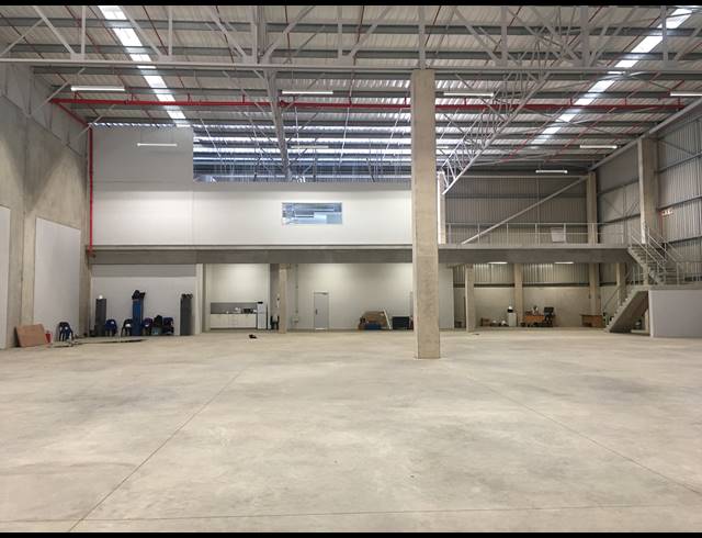 1,426M² WAREHOUSE RENTED IN MOUNT EDGECOMBE NORTH